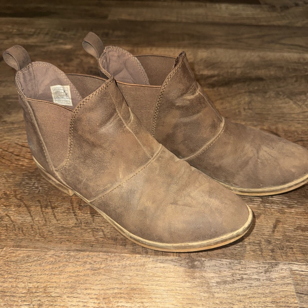 Women’s Casual Brown Chelsea Boots